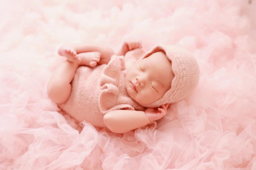 抚顺宝宝吃手是饿了吗